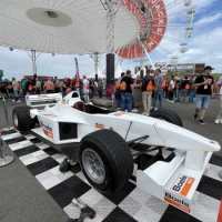 www.CARSandSTARS.nl-22.08.24-Boels-Verhuur-Pitstop-Challenge-racesimulators-podiumtrailer-Batak-Fotostudio-4